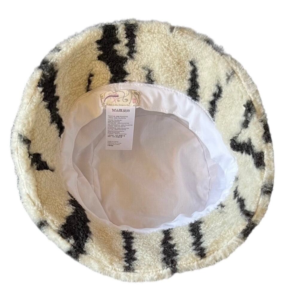 NEW Free People Shaggy Sherpa Bucket Hat Off White with Black Stripes One Size - Picture 5 of 7